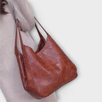 Reniva – Vintage Shoulder Bag with a Clear Line